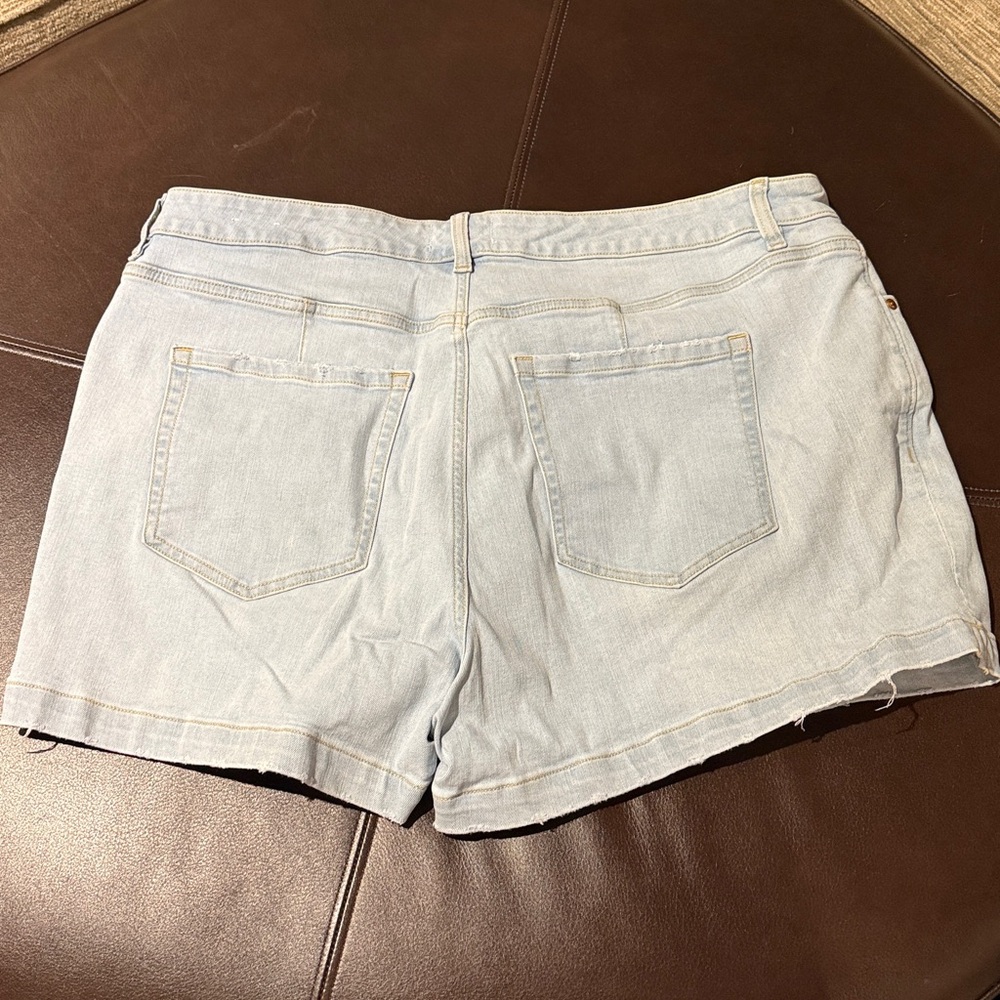 Lane Bryant Light Blue Denim Shorts - Picture 3 of 3